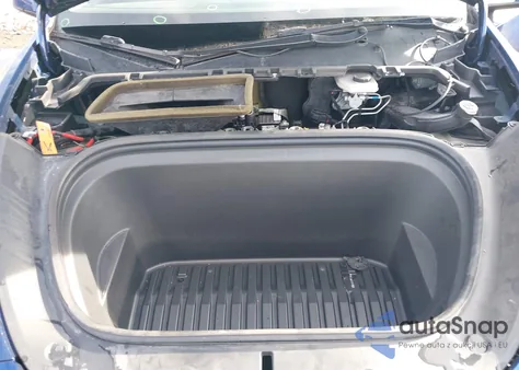 2021 Tesla Model Y Long Range Dual Motor All-Wheel Drive z USA, uszkodzony, nr VIN 5YJYGAEE0MF136712